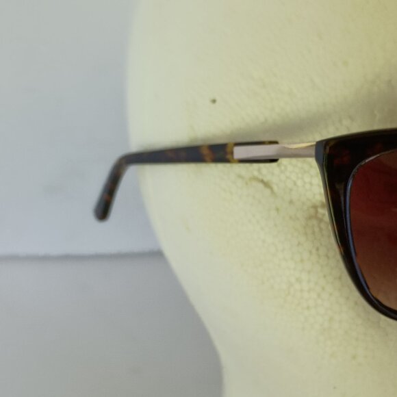 Ted Baker Sunglasses B587 Tortoise With Gold Complete Authentic Case Cloth EUC main image 9